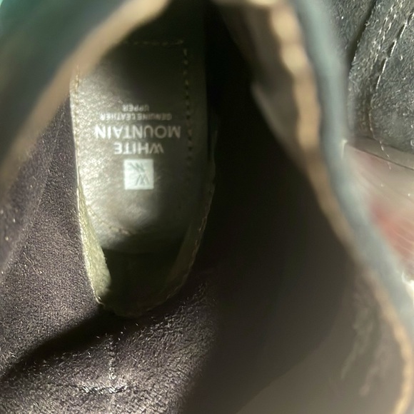 White Mountain Black Leather Boots size 7 ladies - Picture 5 of 6